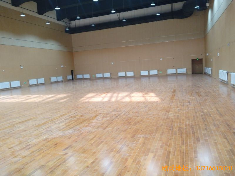 山東青島市李滄區佛耳崖小學體育地板安裝案例