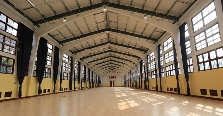 福建女排排球場(chǎng)館運(yùn)動(dòng)地板安裝案例