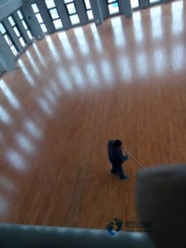 籃球場運(yùn)動木地板廠家