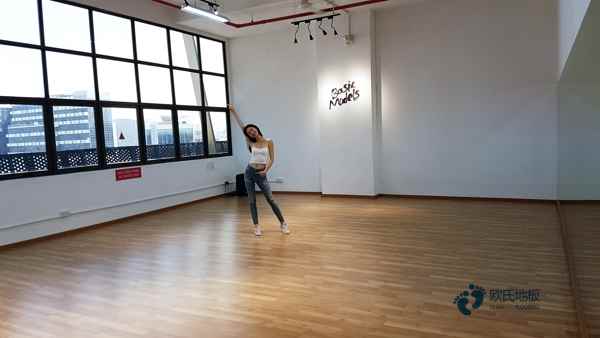 較好的運(yùn)動籃球木地板價(jià)目表