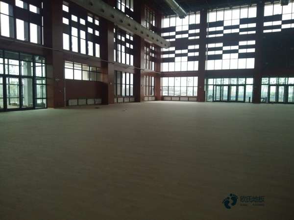 單龍骨籃球館地板保養方法3