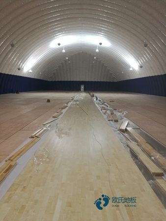 籃球館室內(nèi)木地板翻新3