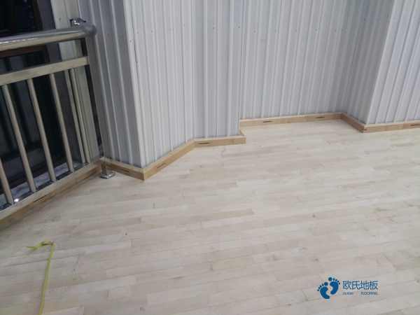 校園運(yùn)動(dòng)籃球木地板價(jià)格多少錢