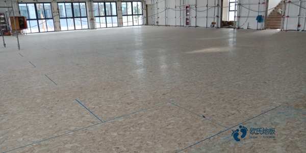 大學(xué)運(yùn)動(dòng)籃球木地板價(jià)格行情